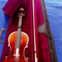 Скрипка Hans Klein 4/4 со смычком, кейсом и канифолью.